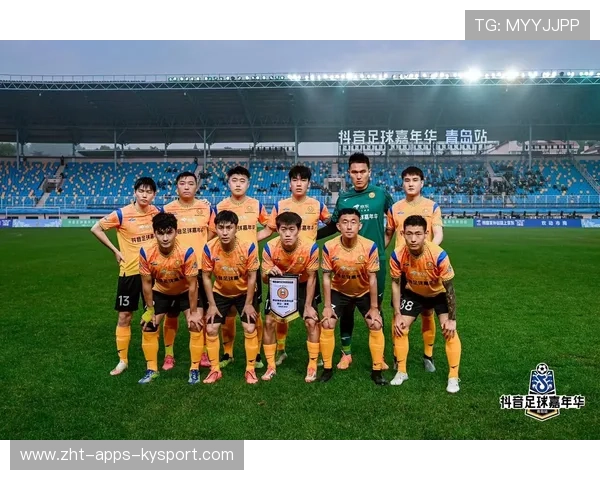 足球城市嘉年华活动吸引大量市民参与，足球嘉年华宣传画