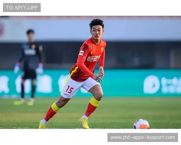 李提香身披辽宁铁人战袍合练，与严鼎皓组成沈阳新双核